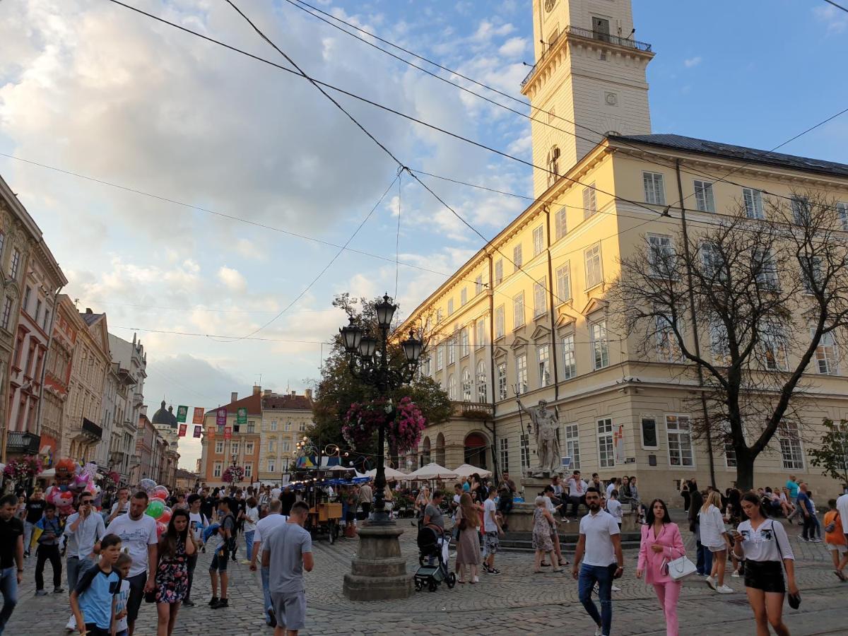 Modern Apartment In The City Center Lviv Dış mekan fotoğraf