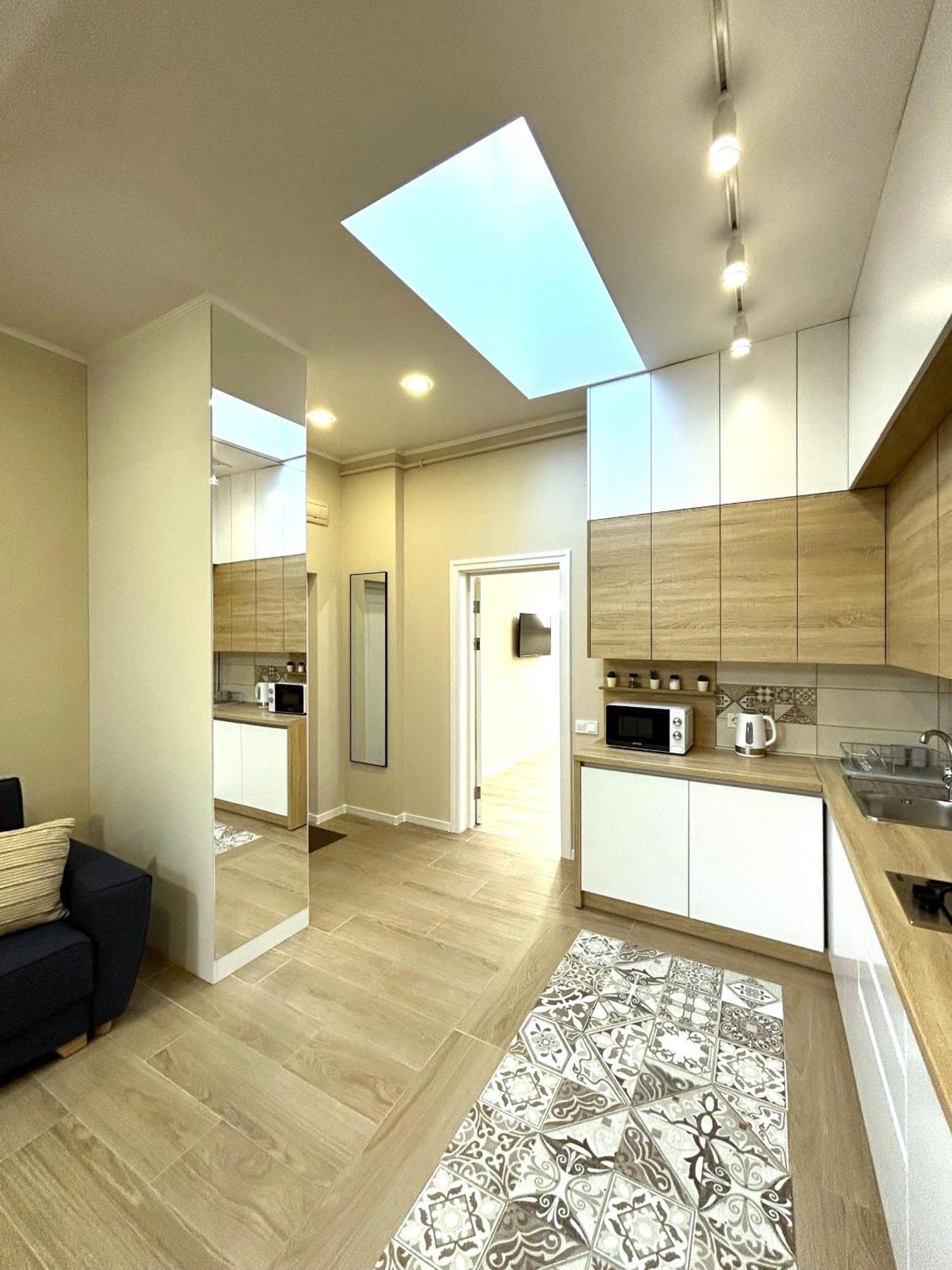 Modern Apartment In The City Center Lviv Dış mekan fotoğraf